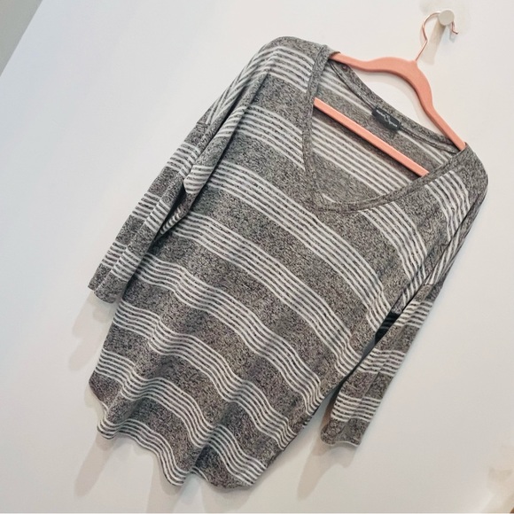 Market & Spruce Sweater gray white stripe vneck sz small - Picture 2 of 6